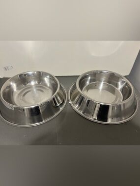 lot of 2  (96oz) stainless steel pet bowls preowned